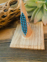 Load image into Gallery viewer, Beautiful Turquoise & Sterling Silver Petit Point Ring