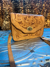 Load image into Gallery viewer, Vintage Beauty Purse
