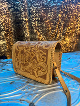 Load image into Gallery viewer, Vintage Beauty Purse
